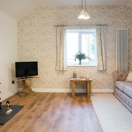 Thrush Nest - Wren Sleeps 4, 2 Bedrooms & Stable Sleeps 2, 1 Bedroom * York