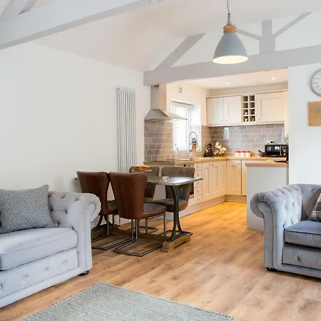 Thrush Nest - Wren Sleeps 4, 2 Bedrooms & Stable Sleeps 2, 1 Bedroom Ferienhaus *