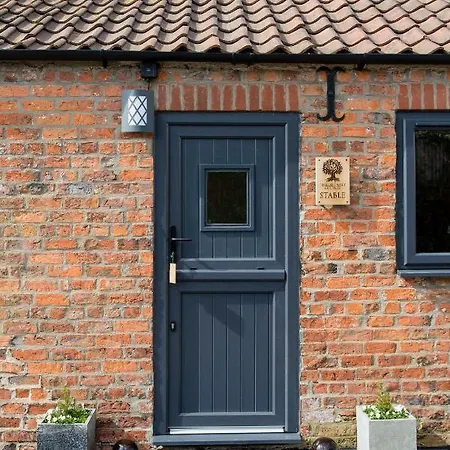 Thrush Nest - Wren Sleeps 4, 2 Bedrooms & Stable Sleeps 2, 1 Bedroom York