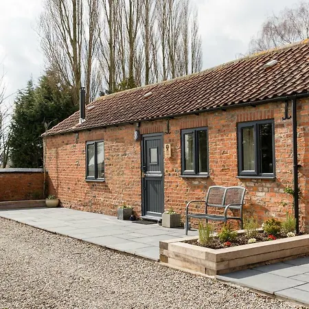 Ferienhaus Thrush Nest - Wren Sleeps 4, 2 Bedrooms & Stable Sleeps 2, 1 Bedroom York