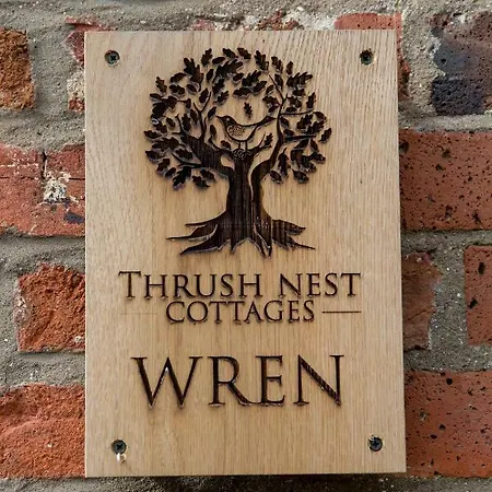 Ferienhaus Thrush Nest - Wren Sleeps 4, 2 Bedrooms & Stable Sleeps 2, 1 Bedroom *
