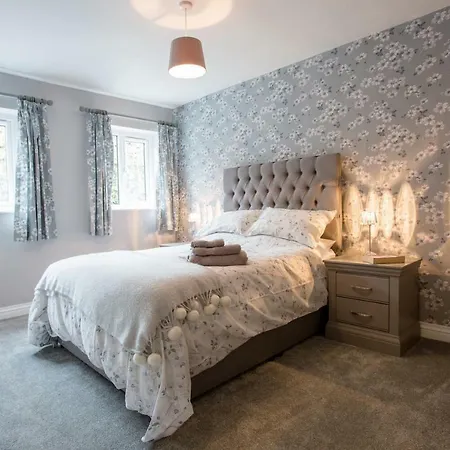 Thrush Nest - Wren Sleeps 4, 2 Bedrooms & Stable Sleeps 2, 1 Bedroom * York