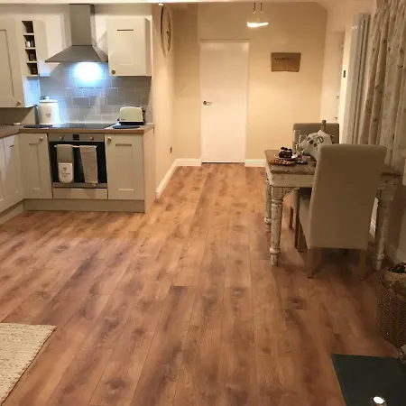 Thrush Nest - Wren Sleeps 4, 2 Bedrooms & Stable Sleeps 2, 1 Bedroom * York