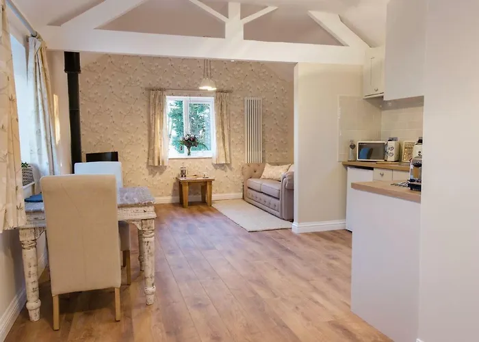 Semesterbostad Thrush Nest - Wren Sleeps 4, 2 Bedrooms&stable Sleeps 2, 1 Bedroom *