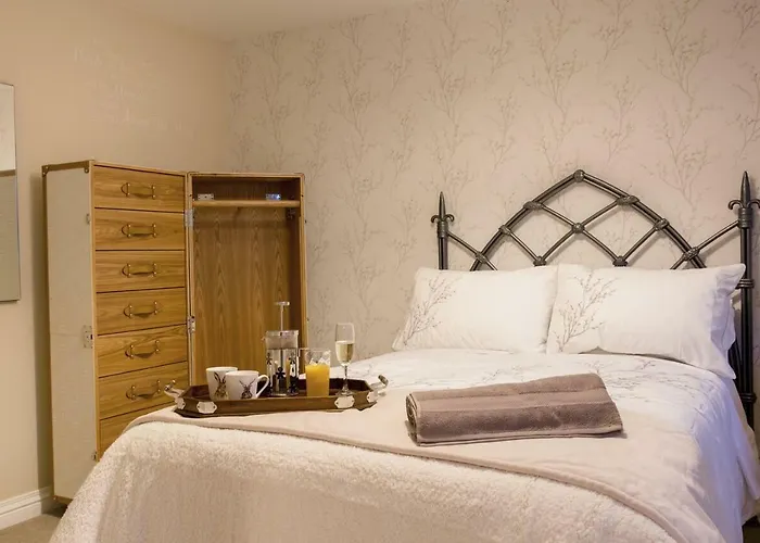 Thrush Nest - Wren Sleeps 4, 2 Bedrooms & Stable Sleeps 2, 1 Bedroom *