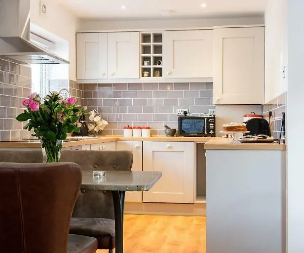 Thrush Nest - Wren Sleeps 4, 2 Bedrooms & Stable Sleeps 2, 1 Bedroom York