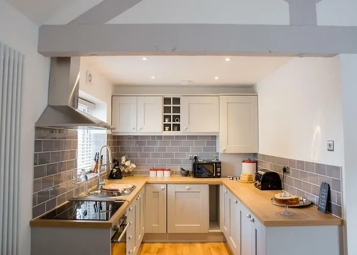 Thrush Nest - Wren Sleeps 4, 2 Bedrooms & Stable Sleeps 2, 1 Bedroom