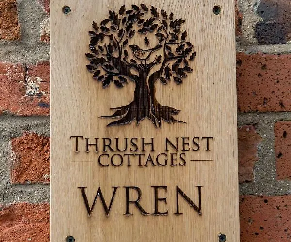 Semesterbostad Thrush Nest - Wren Sleeps 4, 2 Bedrooms&stable Sleeps 2, 1 Bedroom *