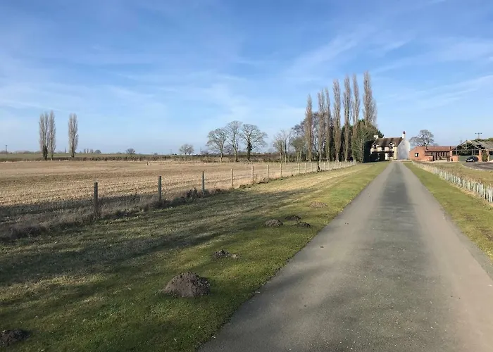 Thrush Nest - Wren Sleeps 4, 2 Bedrooms & Stable Sleeps 2, 1 Bedroom * York