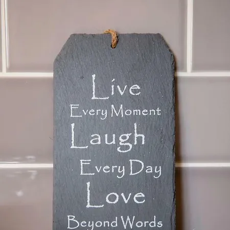 Thrush Nest - Wren Sleeps 4, 2 Bedrooms & Stable Sleeps 2, 1 Bedroom York