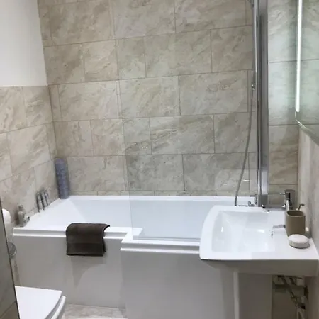 Thrush Nest - Wren Sleeps 4, 2 Bedrooms & Stable Sleeps 2, 1 Bedroom * York