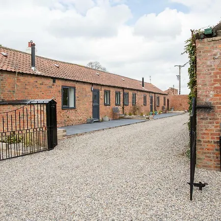 Thrush Nest - Wren Sleeps 4, 2 Bedrooms & Stable Sleeps 2, 1 Bedroom