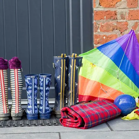 Thrush Nest - Wren Sleeps 4, 2 Bedrooms & Stable Sleeps 2, 1 Bedroom York